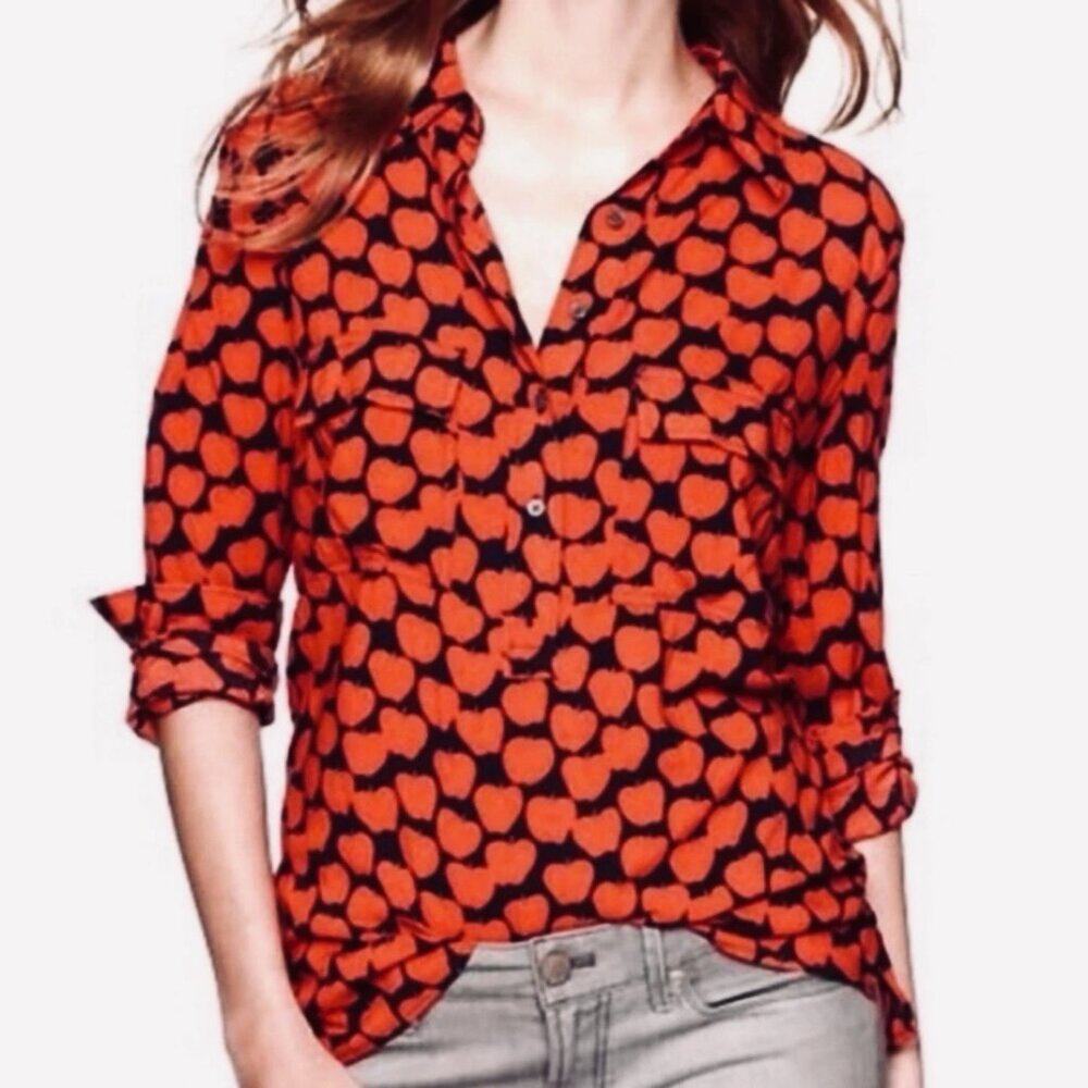 Gap Fitted Boyfriend Shirt Women’s Sz M Oversized Red Apples Preppy Cottagecore